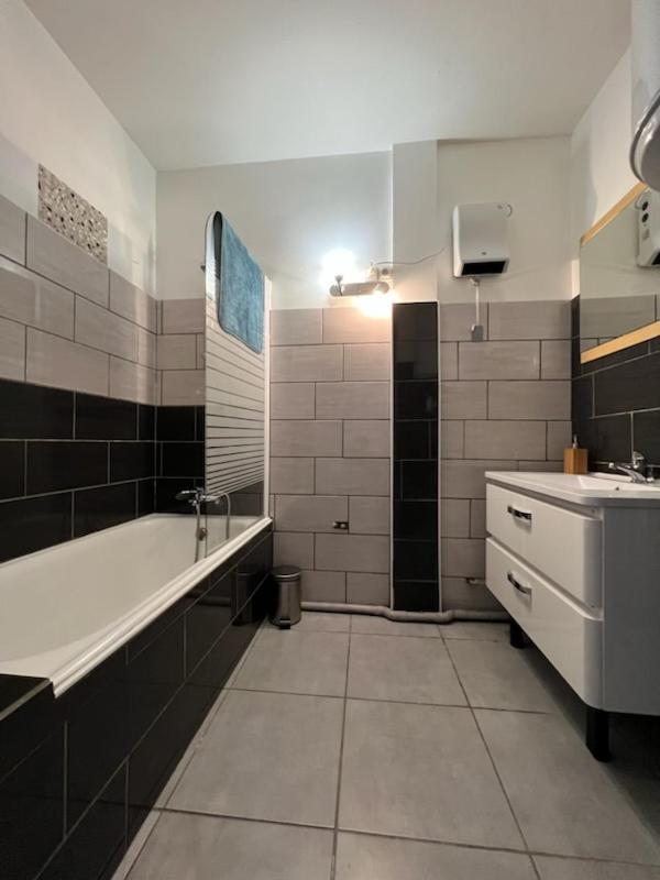 La Dolce Vita -T2 52M2- Dernier Etage- Terrasse-Parking-Wifi Fibre Apartment Тарб Екстериор снимка
